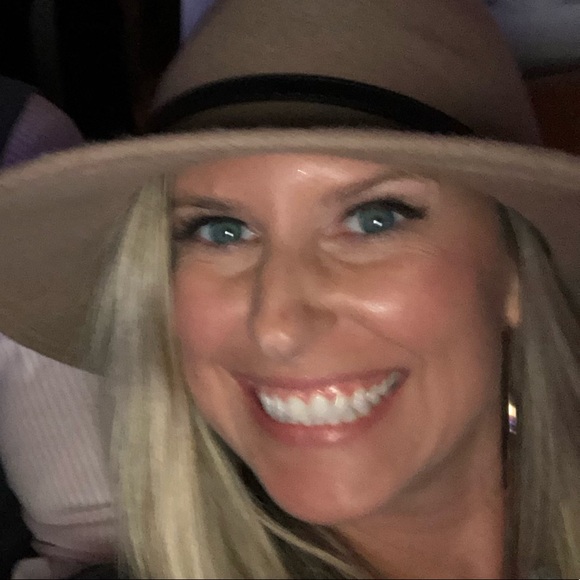 Meet your Posher, Ann - Picture 3 of 8